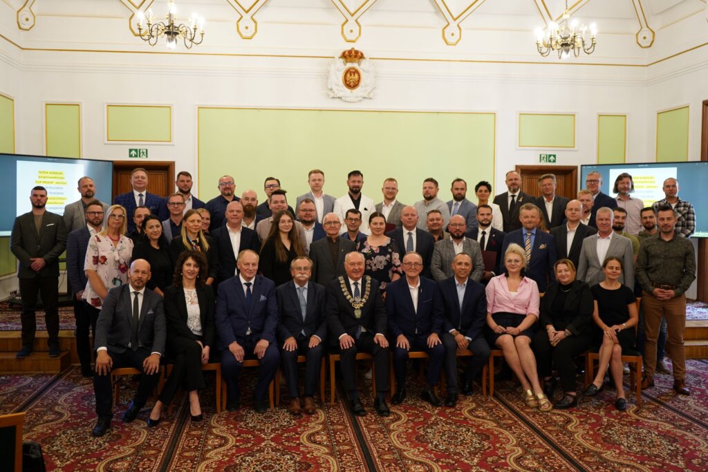 Członkowie Rady Młodych Rzemieślników ZRP — zdjęcie grupowe z inauguracji